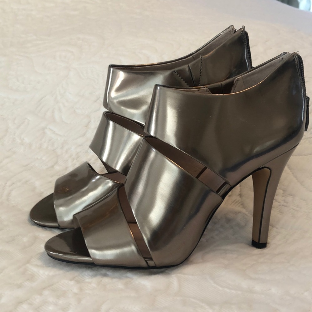 Vince Camuto pewter pumps